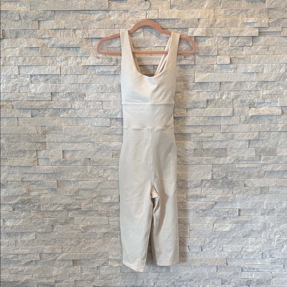 ALO Yoga Cream cropped yoga bodysuit size M